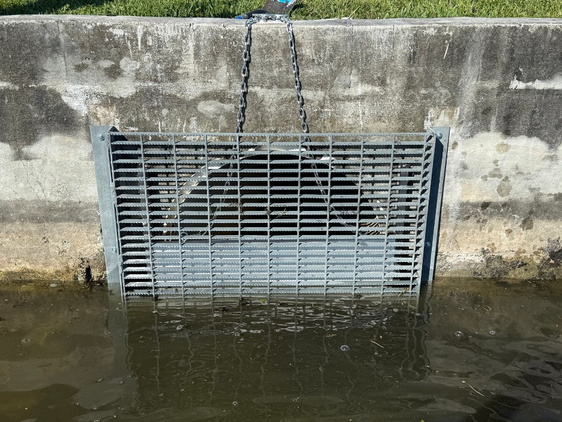 Custom fish grate and water control system